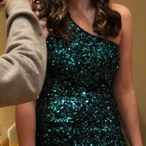 Formal dress - Picture 2 of 2